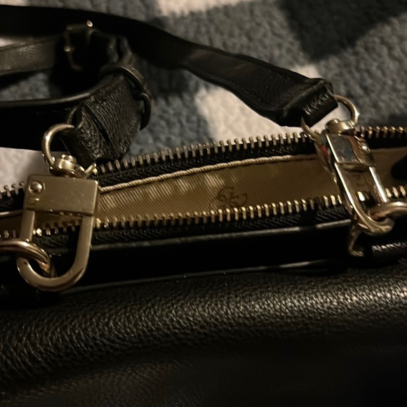 Used guess purse in good condition - Picture 2 of 6